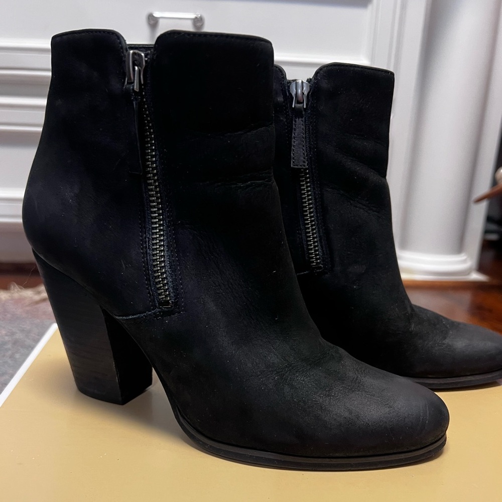 Michael Kors Denver Bootie; Distressed Leather: Size 7